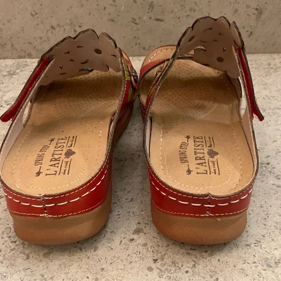L'Artiste Red Floral Women's Sandals - Picture 2 of 6